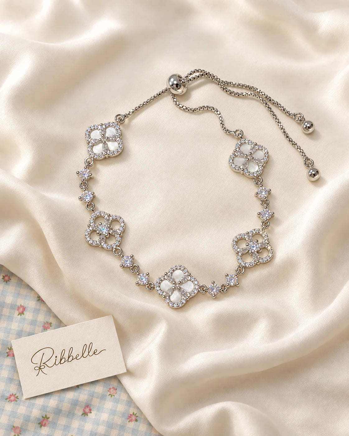 Shiny Clover Bracelet · Silver tone